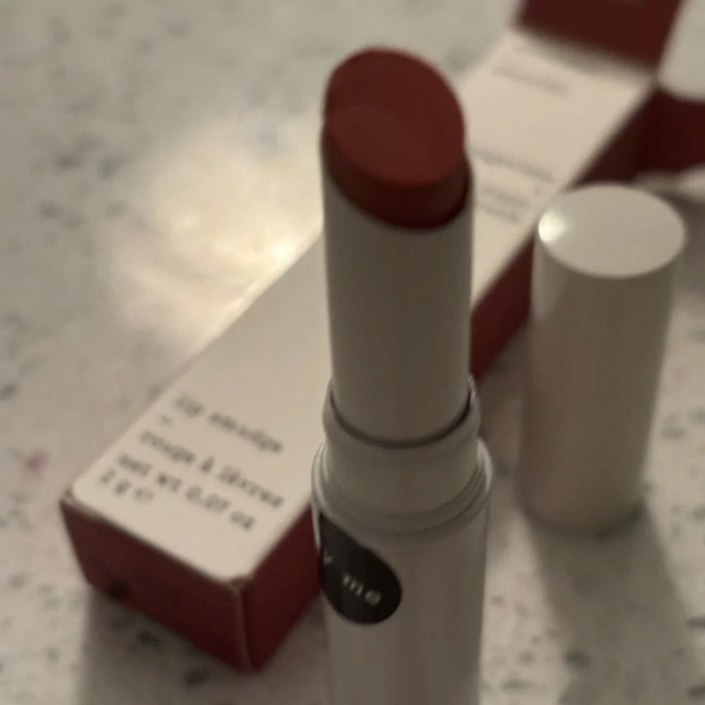 OHII Lip Smudge in Cream color Scorpio